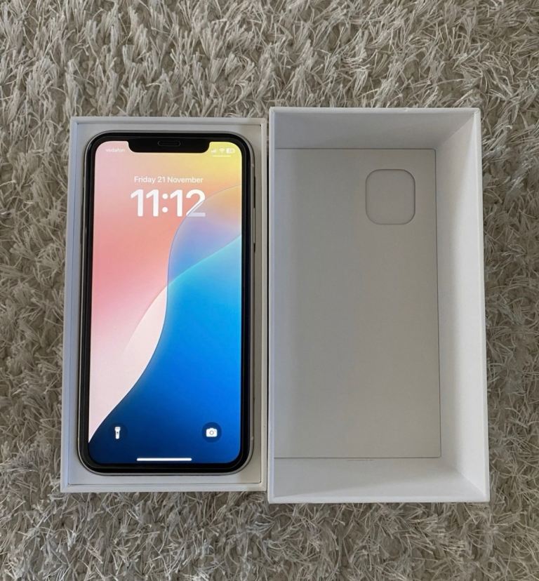 iPhone 11 white 64GB Excellent condition 
