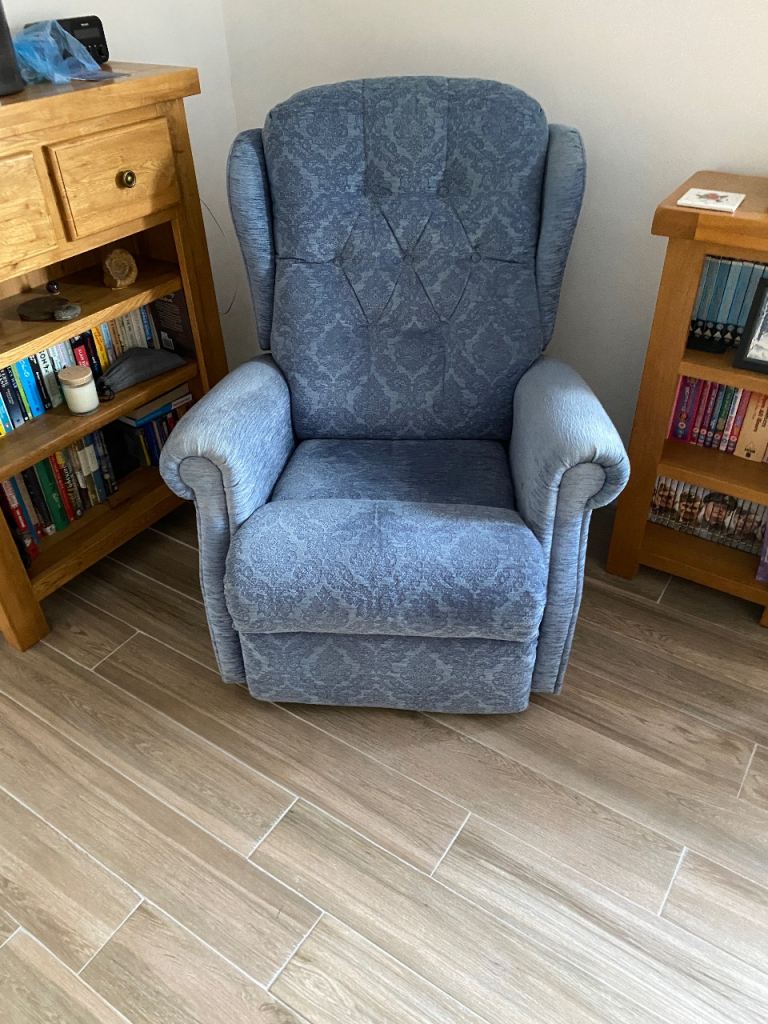Recliner chair 