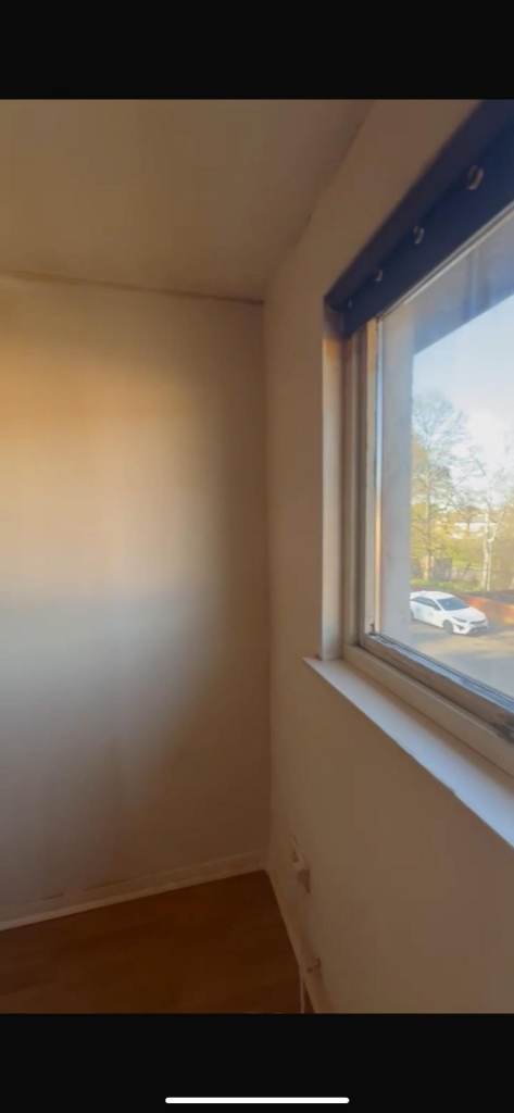 One room available in 2 bedroom house Rent £400
