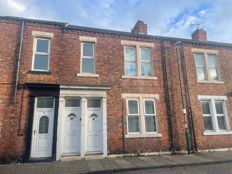 🏡 SPACIOUS 2-BEDROOM FLAT – EGLESFIELD ROAD, SOUTH SHIELDS – UC WELCOME