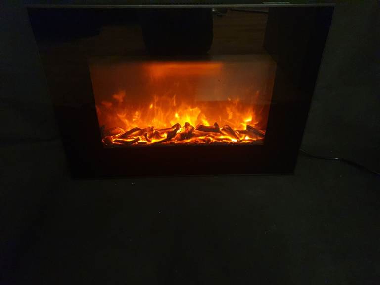 NEW WALL-MOUNTED ELECTRIC FIRE, 3D patented flame, RRP £280