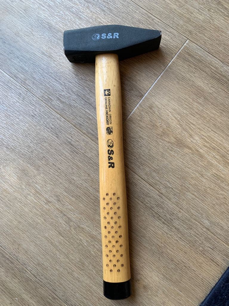 Metal shaping hammer 