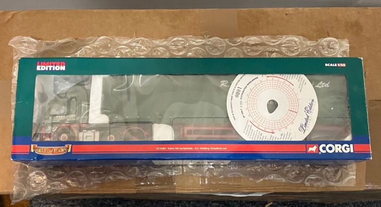 Corgi CC13507 Volvo FM curtainside "R.F. Fielding (Cheshire) Ltd CERTIFICATE NUMBER 0001