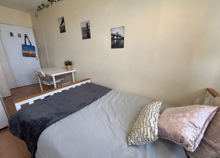 Double Room Near Victoria Park £757/pm - Bills Inc | Mile End | Zone 2!
