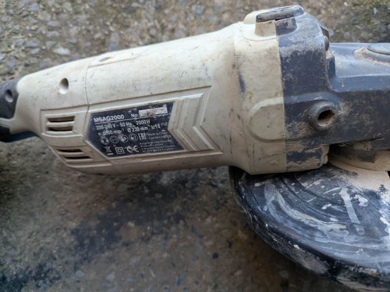 MAC ALLISTER 240V 2000W 9 INCH GRINDER ANGLE GRINDER IN GOOD WORKING ORDER + CAN BE SHOWN