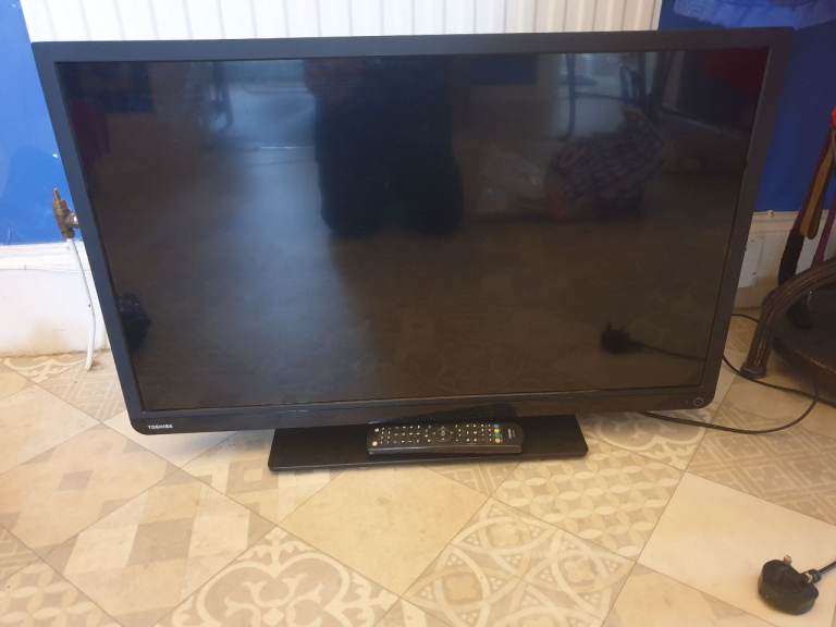 Toshiba Flat Screen TV with Remite – Good Condition