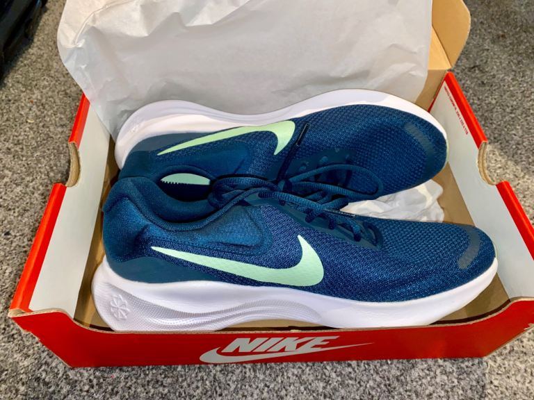 Brand New Nike Revolution 7 Men's