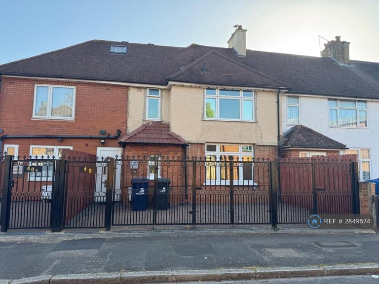 5 bedroom house in Olive Road, London, W5 (5 bed) (#2849674)