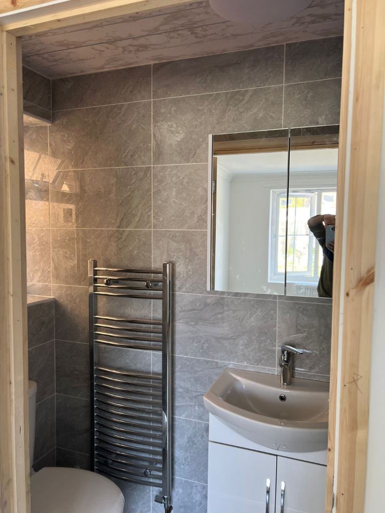 DOUBLE ROOM WITH EN SUITE FOR RENT IN FAR BLETCHLEY, MK3.