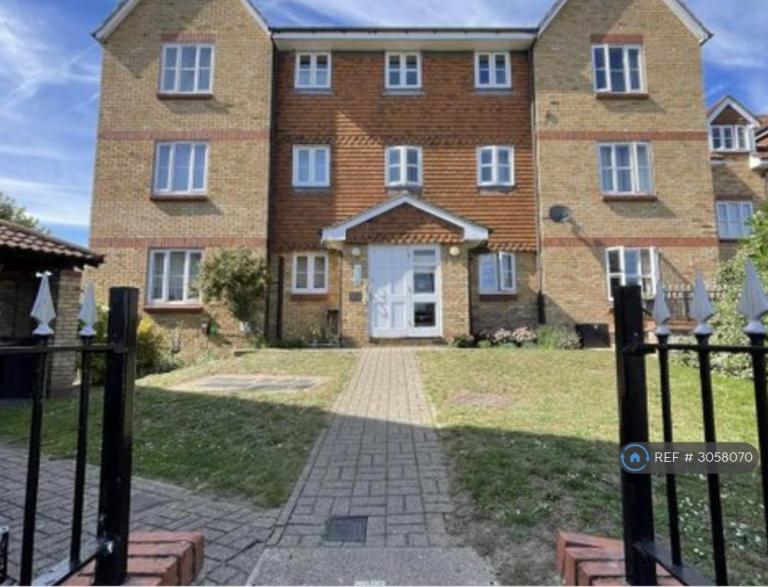 1 bedroom flat in Highgrove Mews, Grays, RM17 (1 bed) (#3058070)