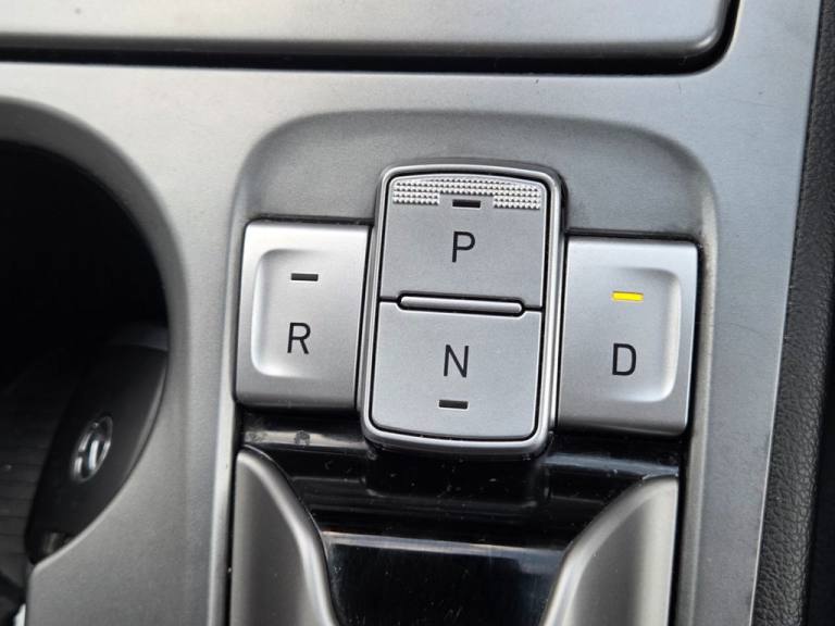 2019 Hyundai KONA 64kWh Premium SE SUV 5dr Electric Auto (7kW Charger) (204 ps) HATCHBACK ELECTRI...