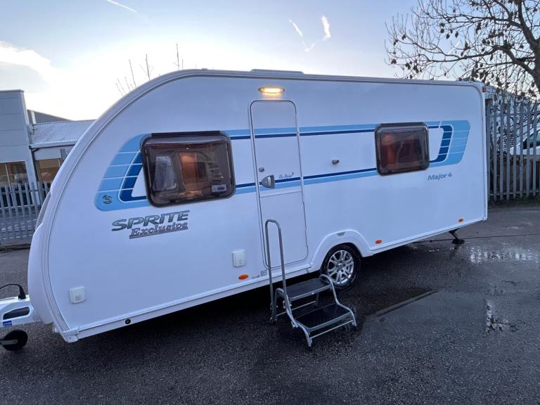 SWIFT SPRITE MAJOR 4 , FIXED BED or MID LOUNGE !