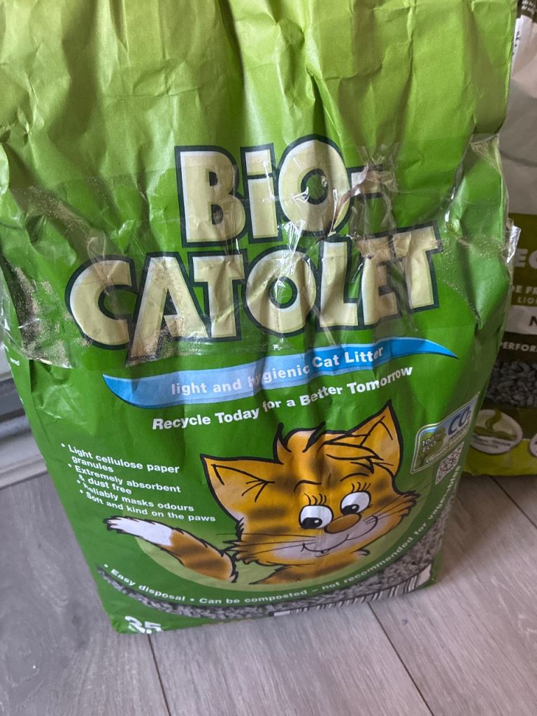 2 bags cat litter 
