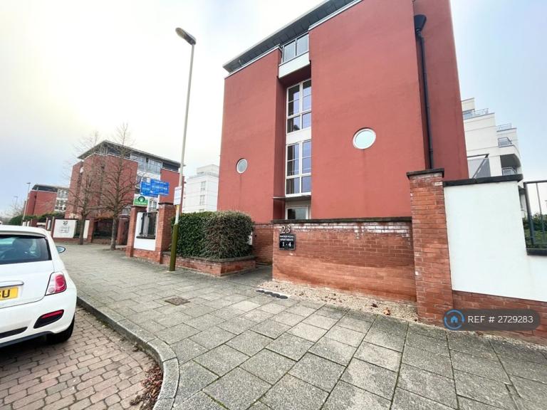2 bedroom flat in Watkin Road, Leicester, LE2 (2 bed) (#2729283)