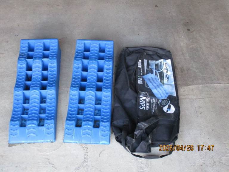 EXPLORER Caravan Levelling Ramps – Blue, Good Condition