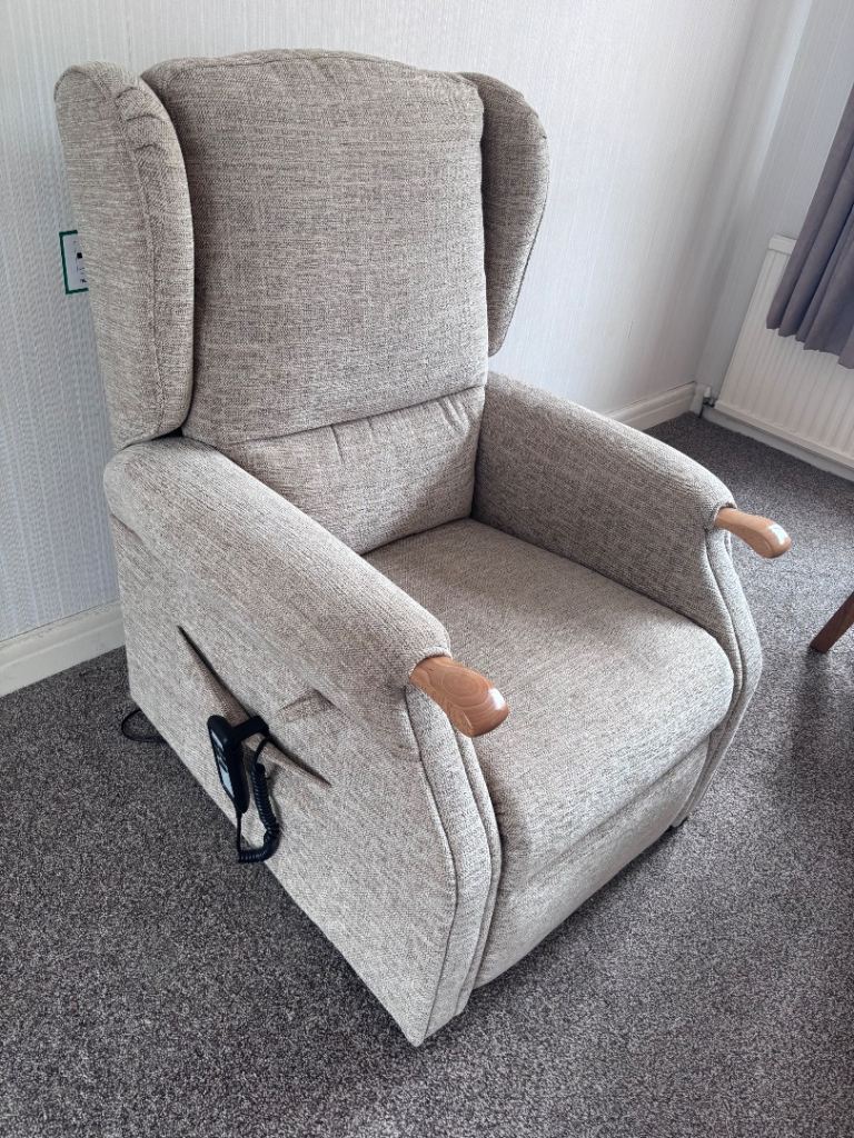 Dual motor rise and recline chair