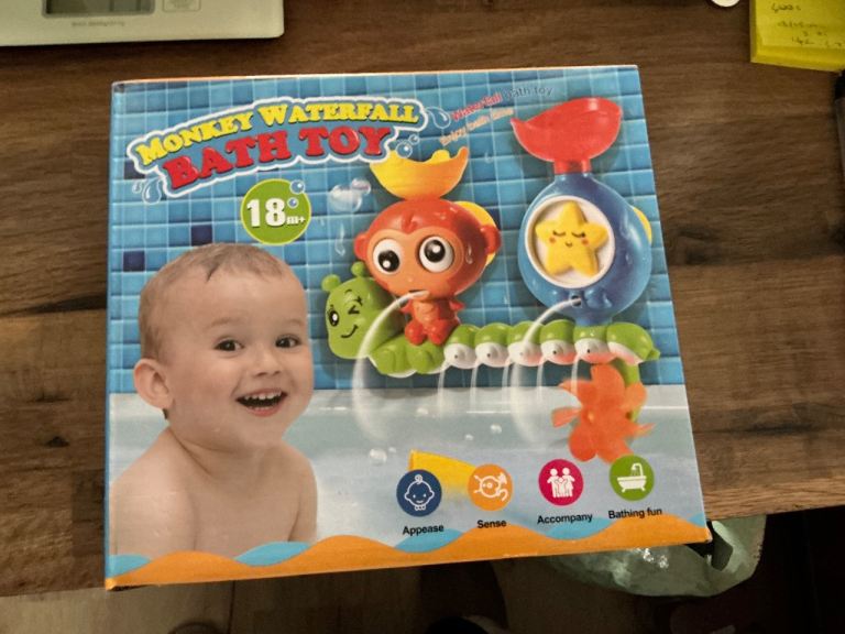 Baby bath toy fun