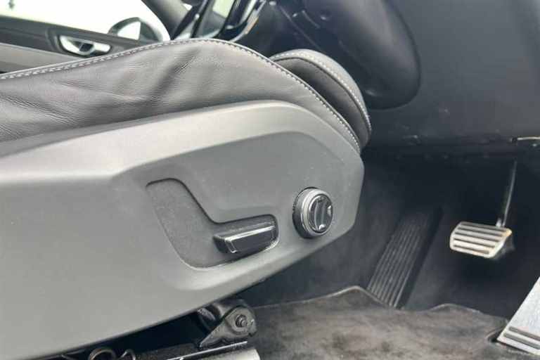 2020 Volvo XC60 2.0 T8 [390] Hybrid R DESIGN 5dr AWD Geartronic ESTATE PETROL/ELECTRIC Automatic