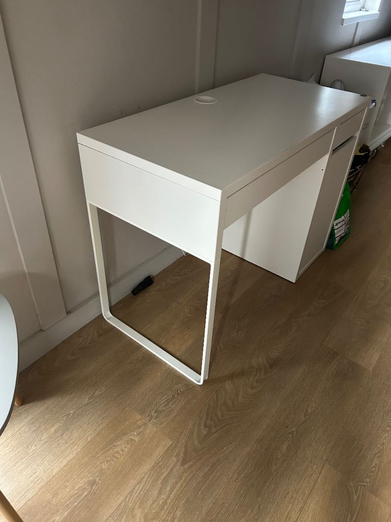 image for White computer desk free of charge 