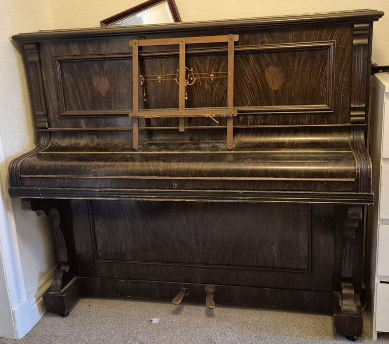 UpRight Piano to go