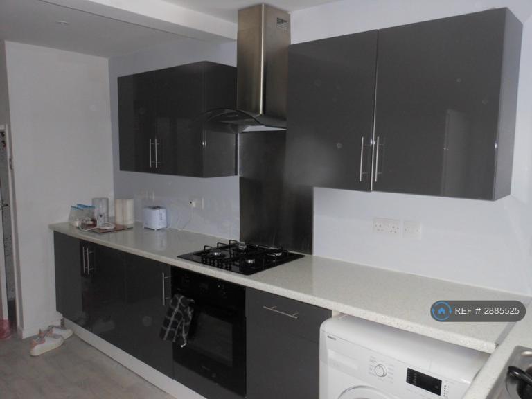 2 bedroom house in Porthmawr Road, Cwmbran, NP44 (2 bed) (#2885525)