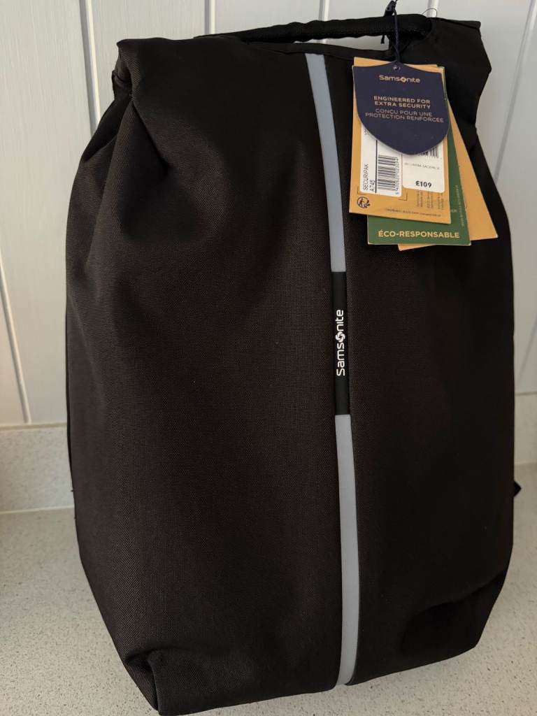 Samsonite Anti-theft Backpack, fits 15.6" laptop. Security features. Black. Like new  