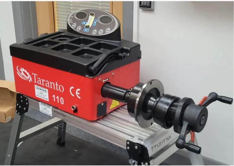 Taranto Portable Mini Compact Digital Car Wheel Balancer Self Calibration & Diagnosis Function