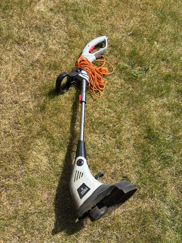 Grass strimmer