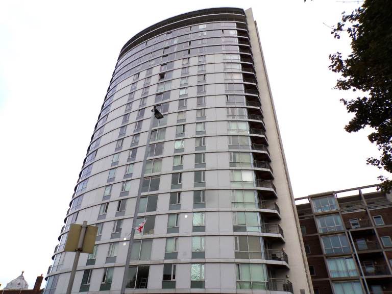 QUALITY 2 BED FLAT TO LET IN PO1 