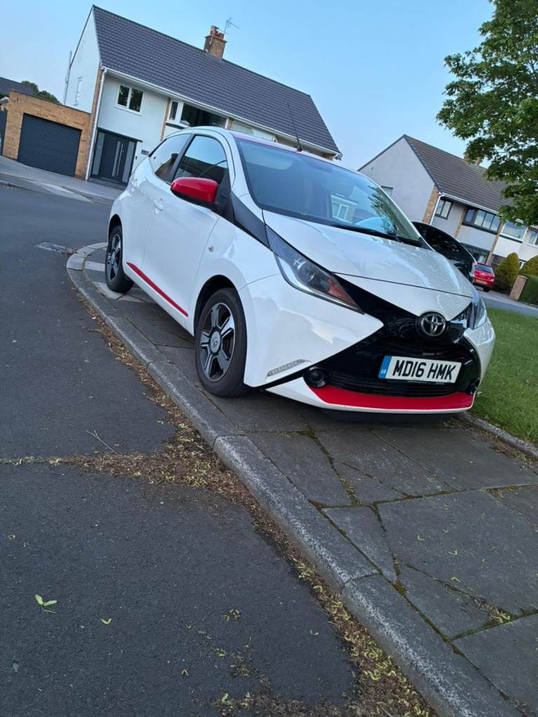 Toyota, AYGO, Hatchback, 2016, Manual, 998 (cc), 5 doors