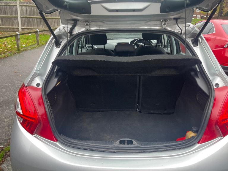 Peugeot, 208, Hatchback, 2012, Manual, 1199 (cc), 5 doors