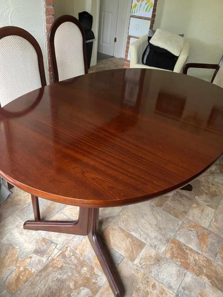 Extending Wooden Dining Table – Good Condition