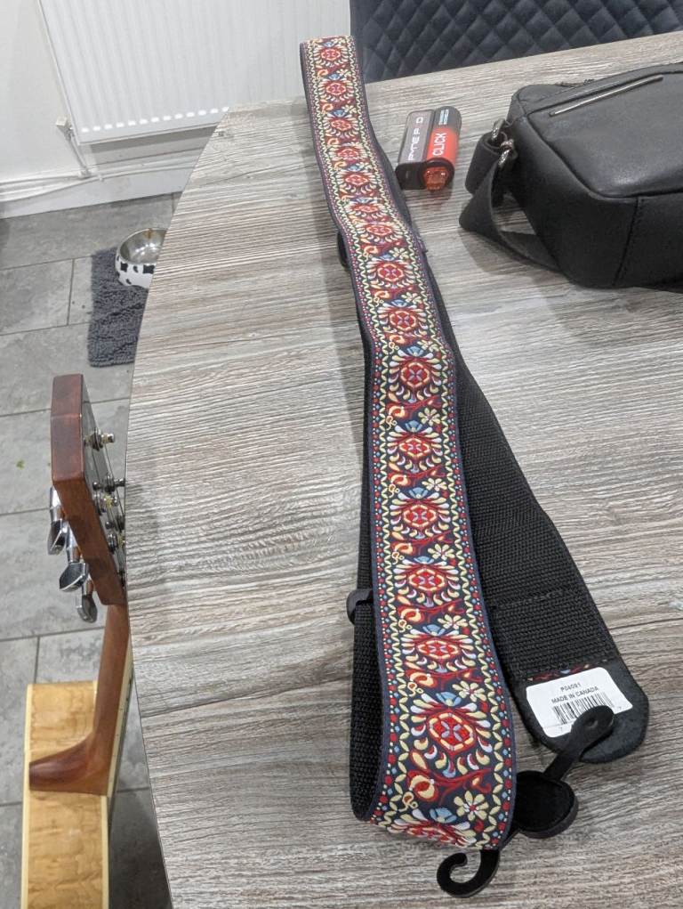 Acoustic guitar 
