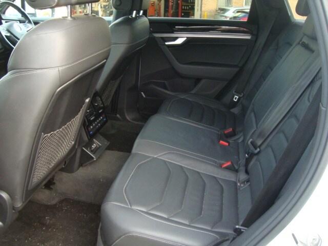 2019 Volkswagen Touareg 3.0 V6 TDI 4Motion R-Line Tech 5dr Tip Auto ESTATE Diesel Automatic