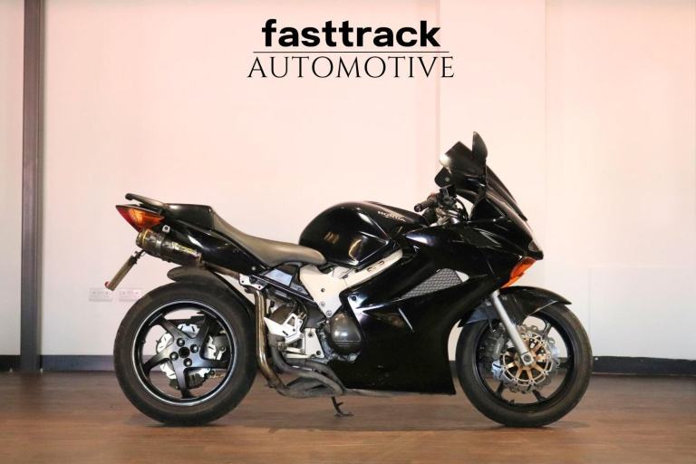 Honda VFR 800 - 2002 - TWO BROTHER EXHAUSTS - WARRANTY - 12 MONTHS MOT - SERVICE