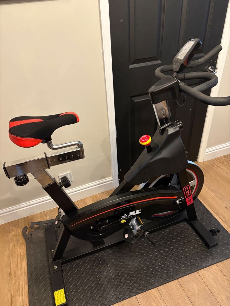 JLL IC300 Pro spinning bike