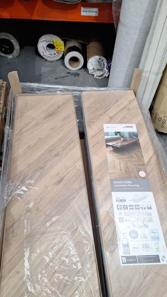 Egger Home Dark Luanda Oak 8mm Laminate Flooring. Trade Discounts Available.