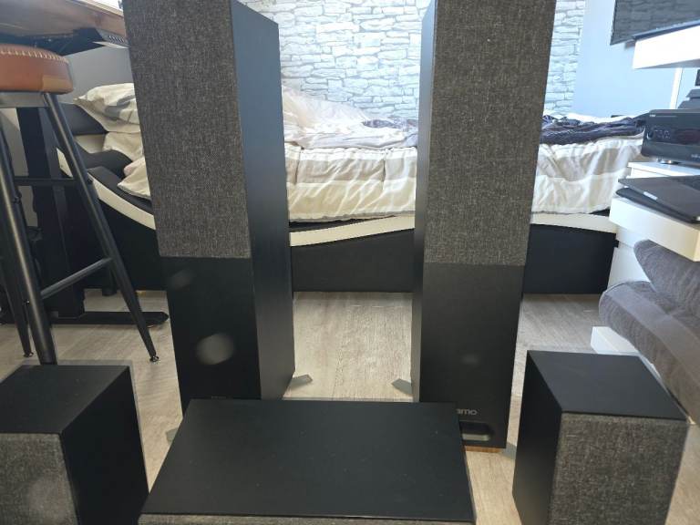 Jamo S805 5.0 Home Cinema Speaker Package – Black – Excellent Condition