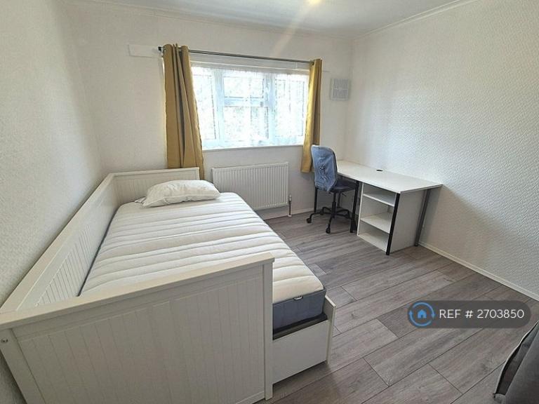 1 bedroom in Hunts Drive, Writtle, Chelmsford, CM1 (#2703850)