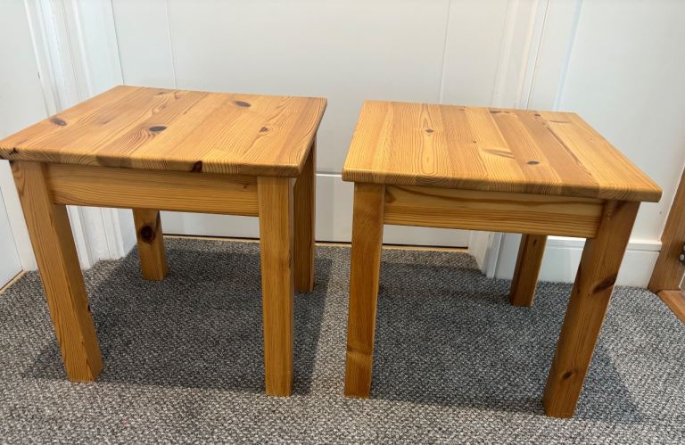Pair of side tables/bedside tables