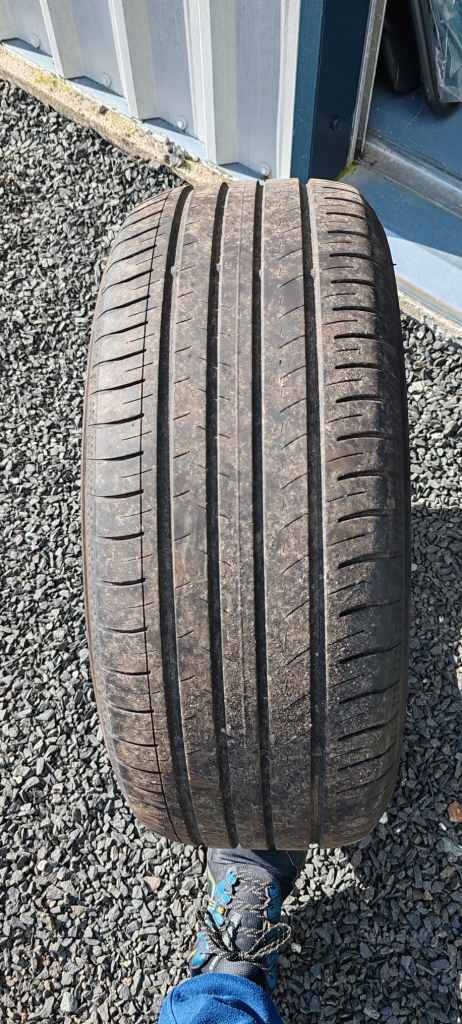 2 x 18" car tyres