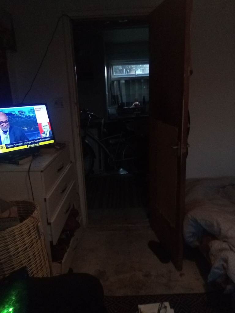 Cheap room for rent 
