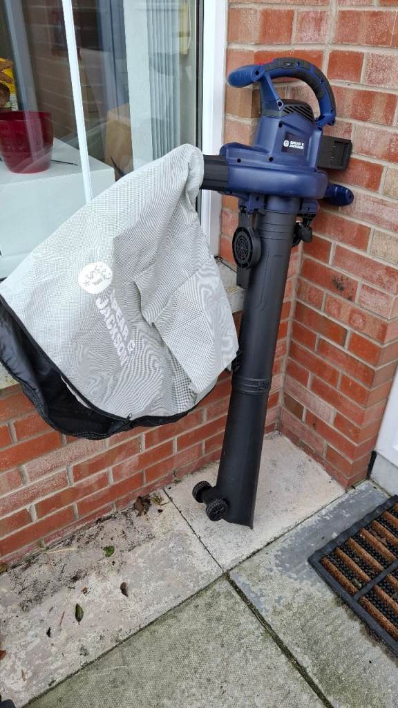 Spear & Jackson Cordless Leaf Blower/Vacuum.