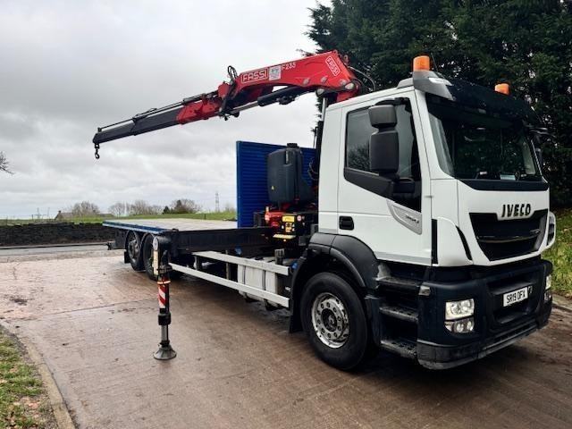 2019 Iveco Stralis 360 E6 6x2 26ft flat Fassi F235 double extension remote crane
