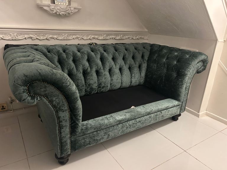 Green velvet chesterfield 2 seater sofa set DELIVERY AVAILABLE 