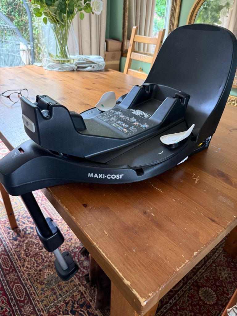 Maxi-Cosi FamilyFix 360 Pro ISOFIX Base – £140 ono