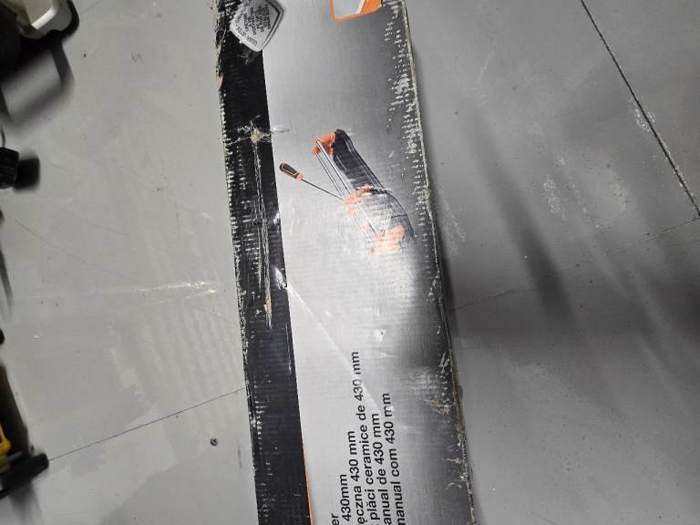 Tile cutter