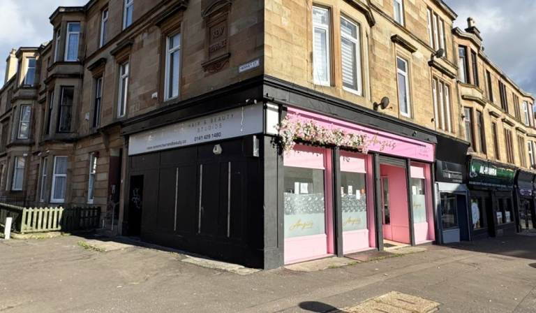 PRIME SHOP TO LET - EXCELLENT WALK IN CONDITION 1,702SQ FT 