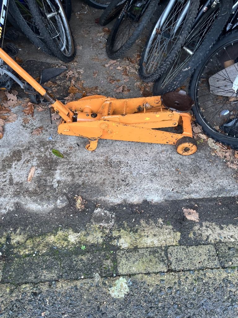 Five tonne trolley jack 