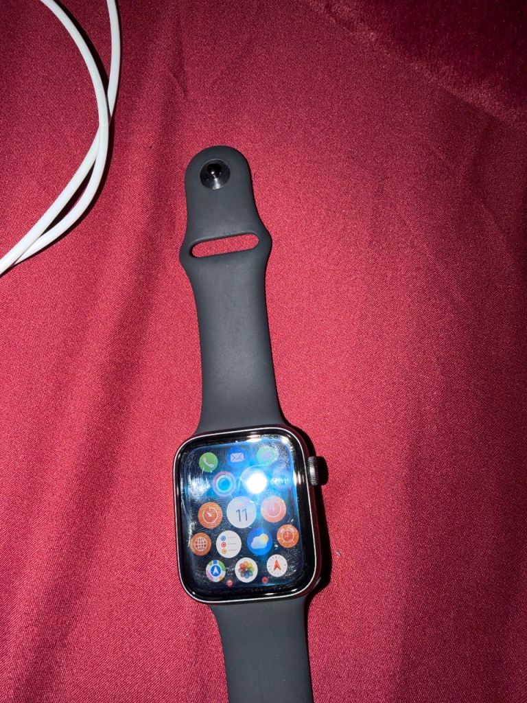 APPLE WATCH SE USED